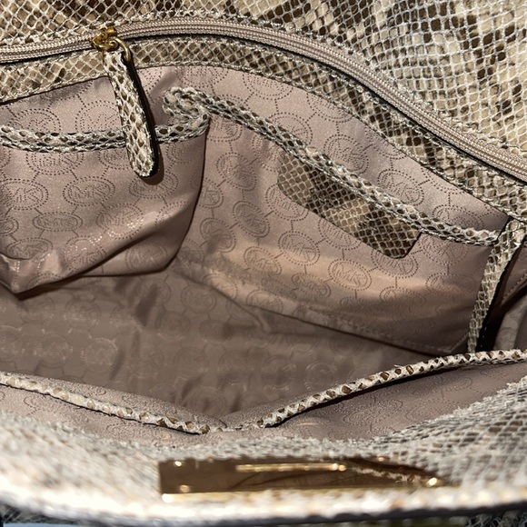 Michael Kors Python Hamilton Crossbody Satchel Tote Bag interesting closure - Picture 6 of 8